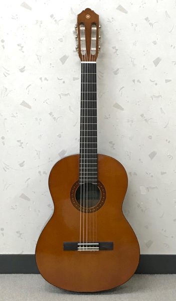 小さめのクラシックギター　YAMAHA　CS40Jイメージ01