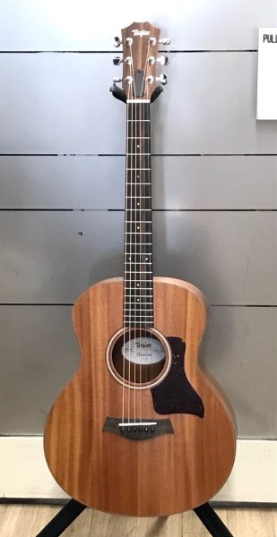 小さめのギター　Taylor　GS Mini Mahoganyイメージ01
