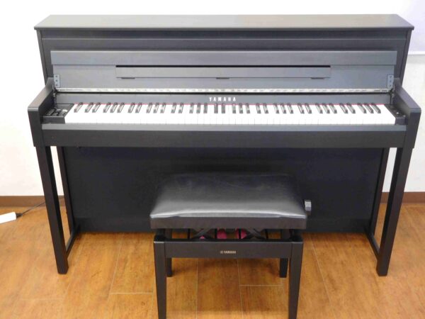中古　YAMAHA　クラビノーバ(専用イス付)　CLP-585B(#JCUL01016)イメージ01