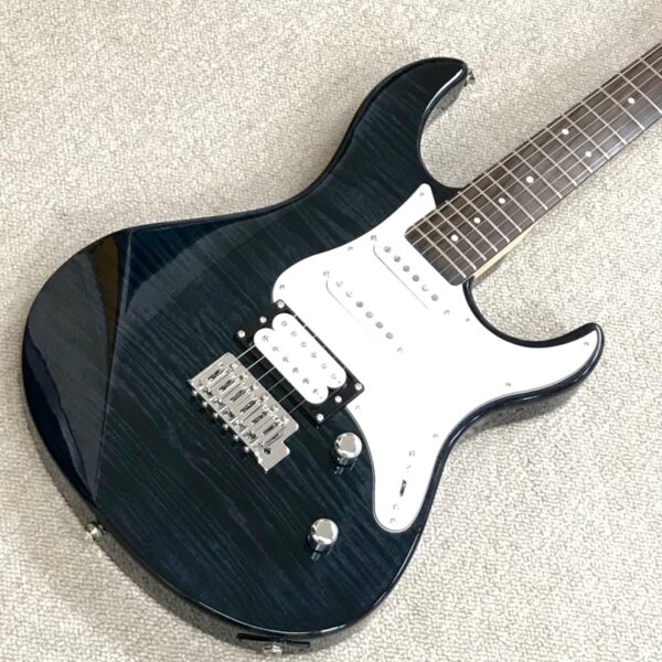 YAMAHA　Pacifica212VFM　イメージ02